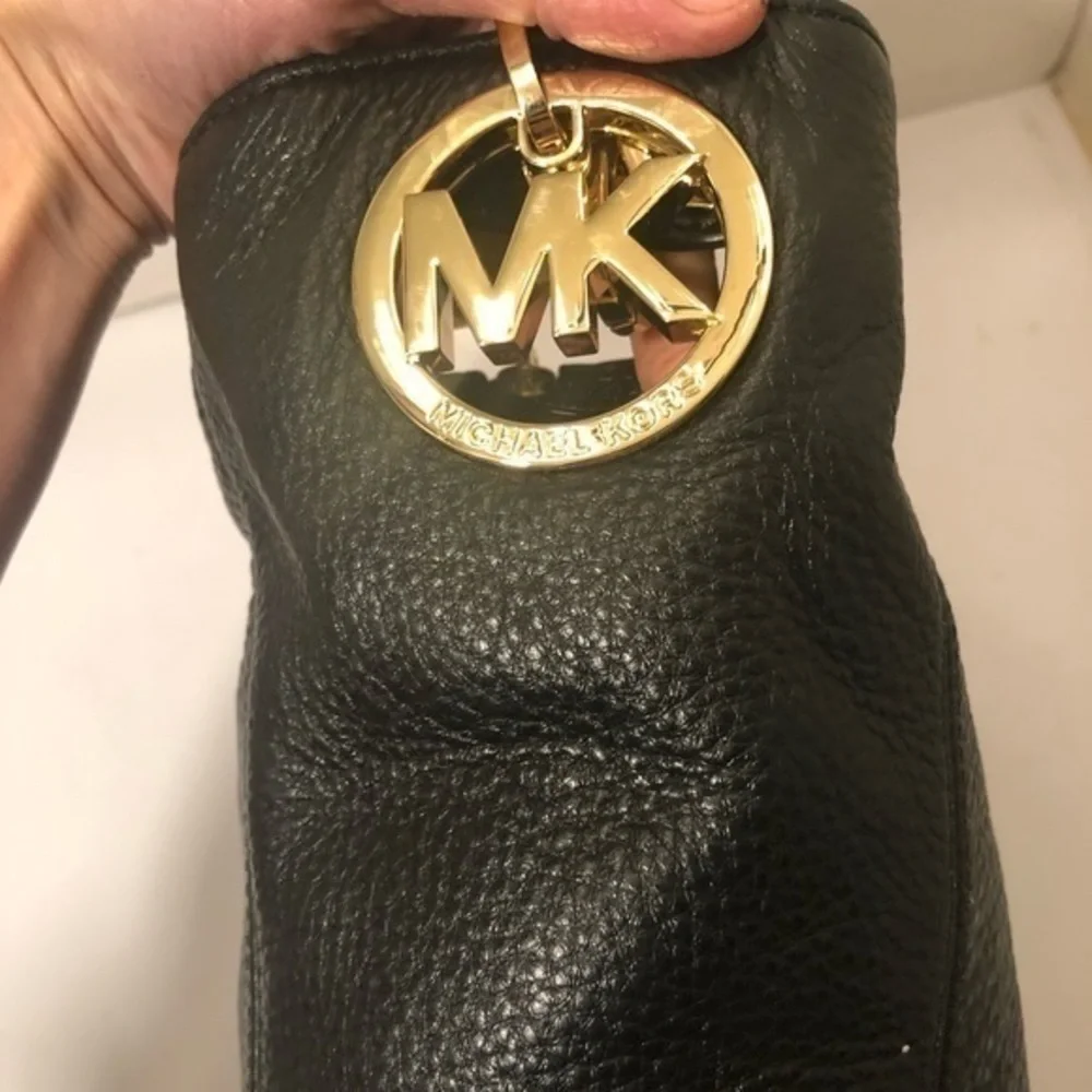 Michael kors black pebbled leather hobo bag
